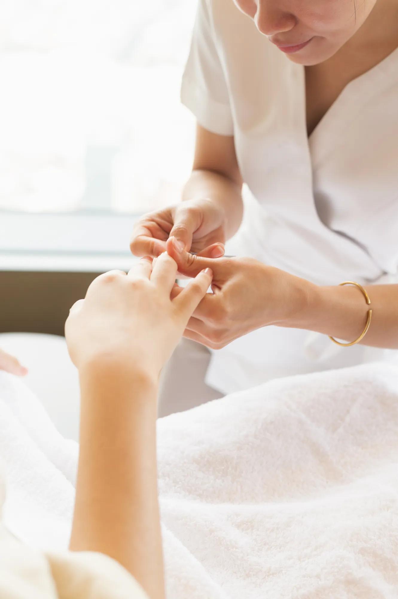 PEDI:MANI:CURE STUDIO BY BASTIEN GONZALEZ