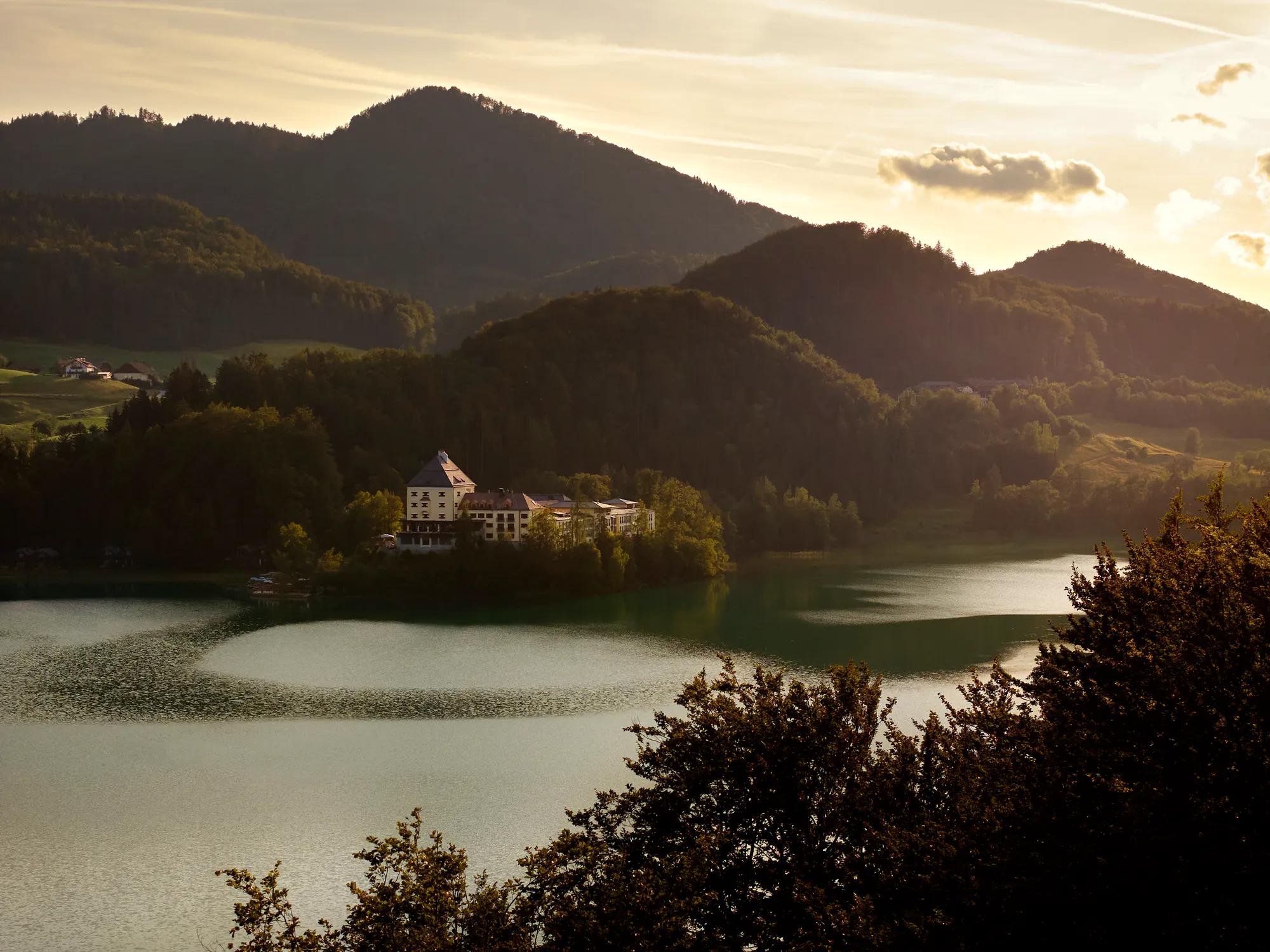 Rosewood schloss Fuschl, the lake and the mountainas 