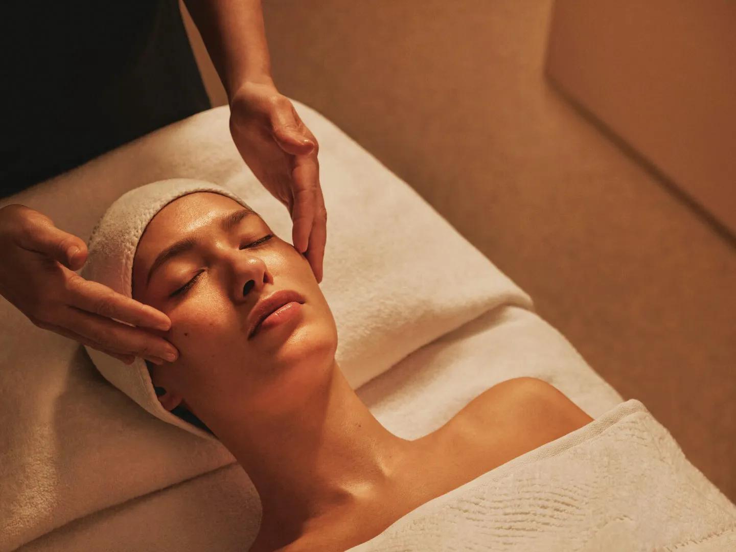 ELEMIS Nourish Facial