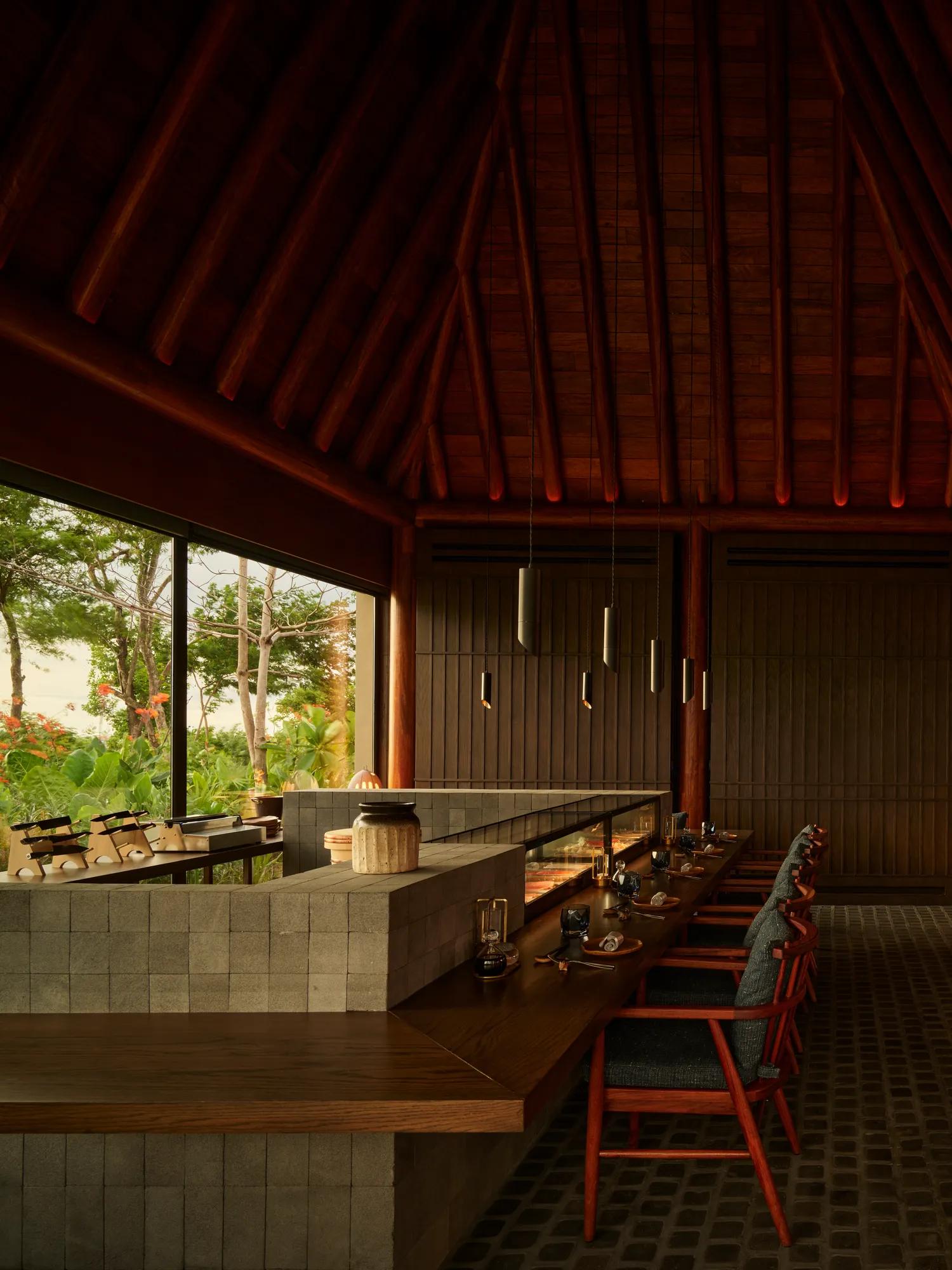 RWMDR_Facilities_Restaurant_Toppu_Sushi-Bar_Bar-1