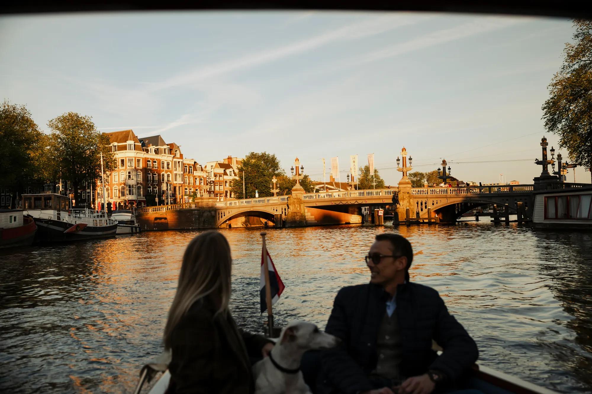 Salon Boat Tour