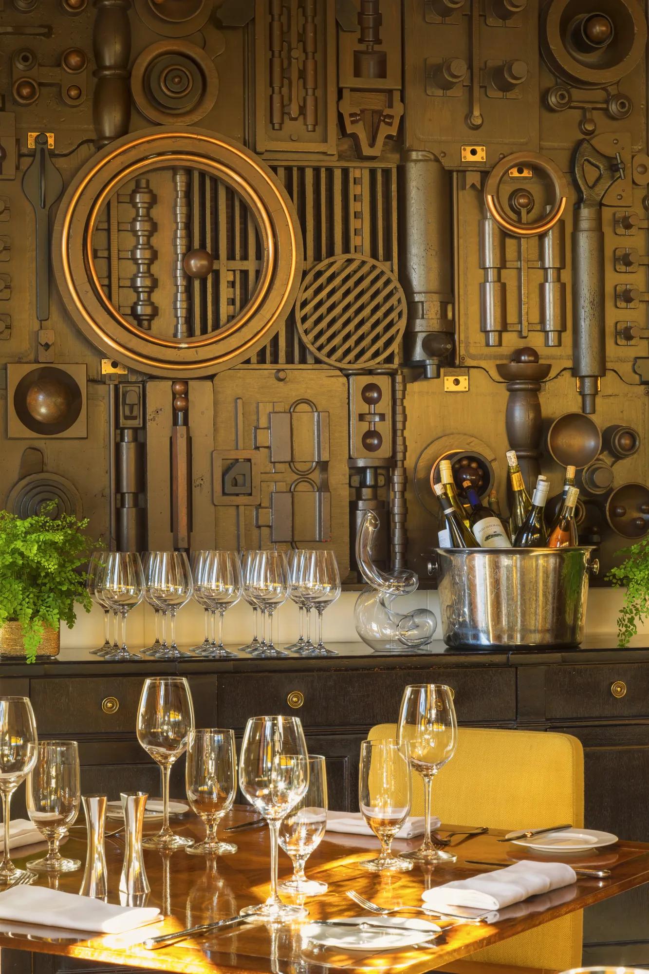 FOOD BEVERAGE MADERARESTARAUNT WINEGLASSES