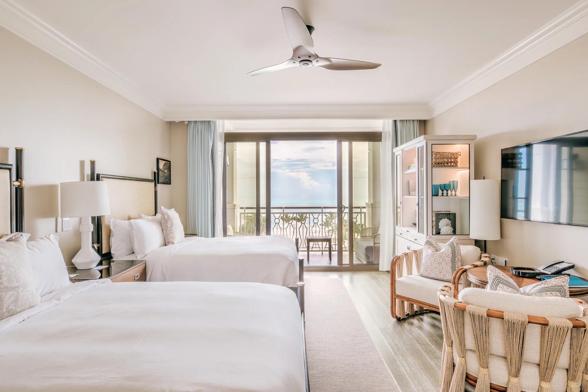 RoomsAccommodations S M DeluxeRoom Queen 1