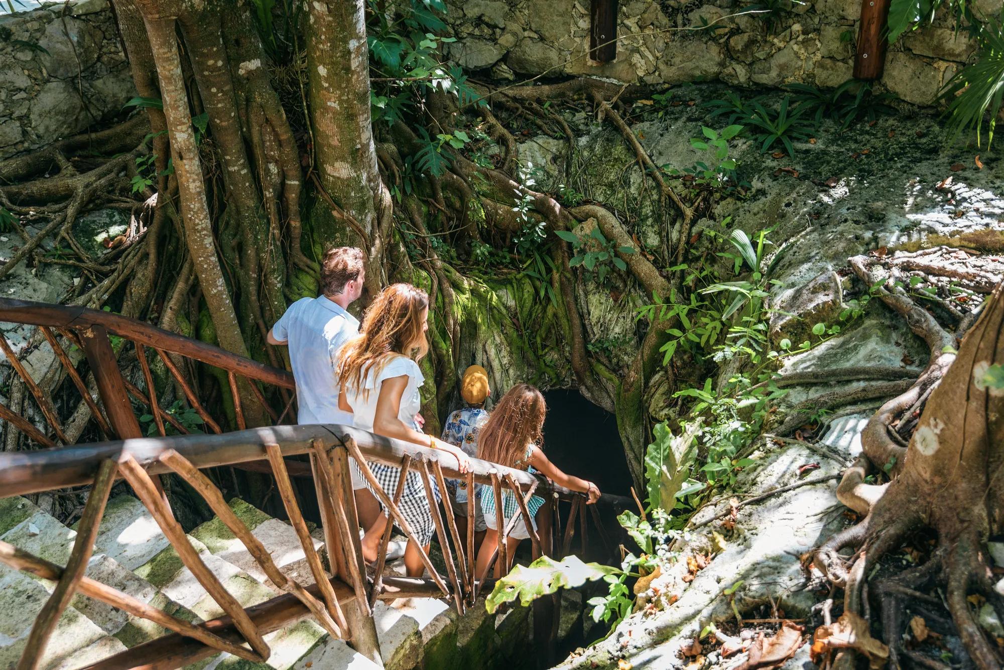 RWMYK_Destination_Cenote_Cave_Burrodromo_Interior