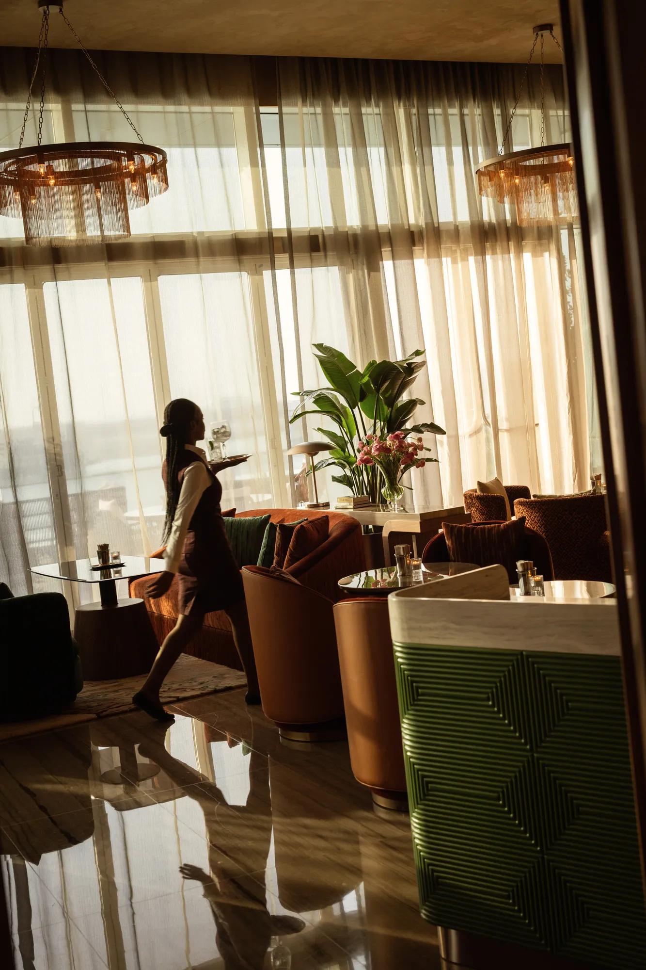 Sundowners and Hors D’oeuvres​