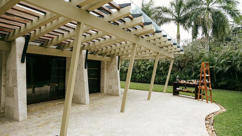 Los Agaves Lawn