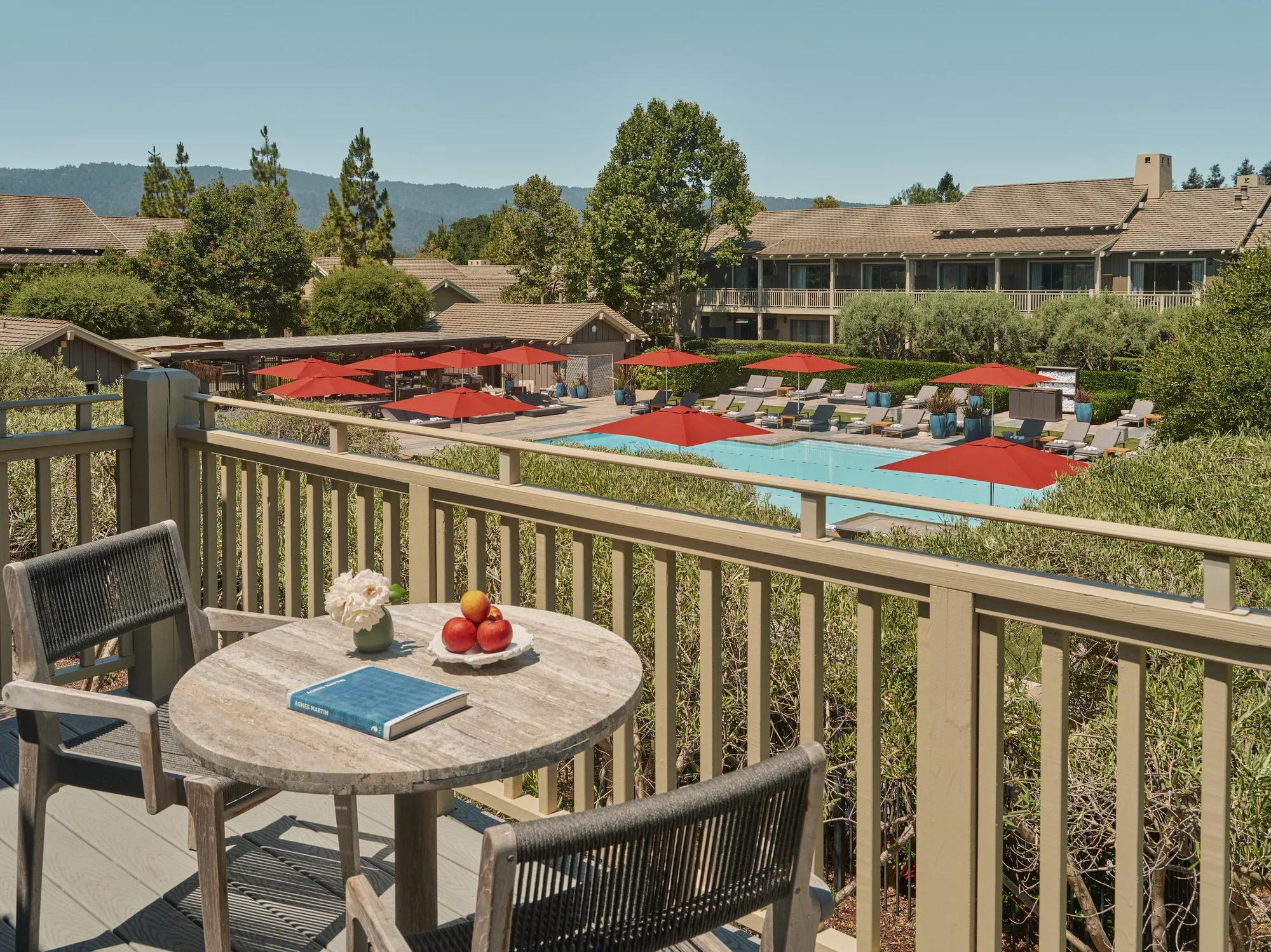 Facilities LuxuryPremierSuite PoolDeck