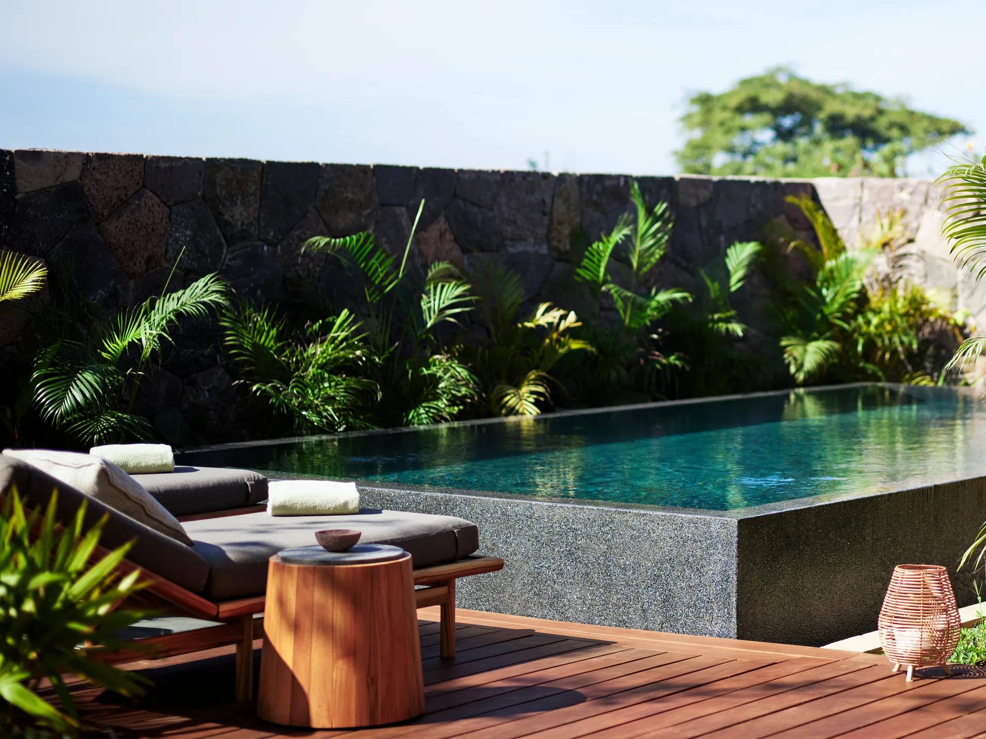 Flatland-Studio-Suite-King-Terrace-and-Pool