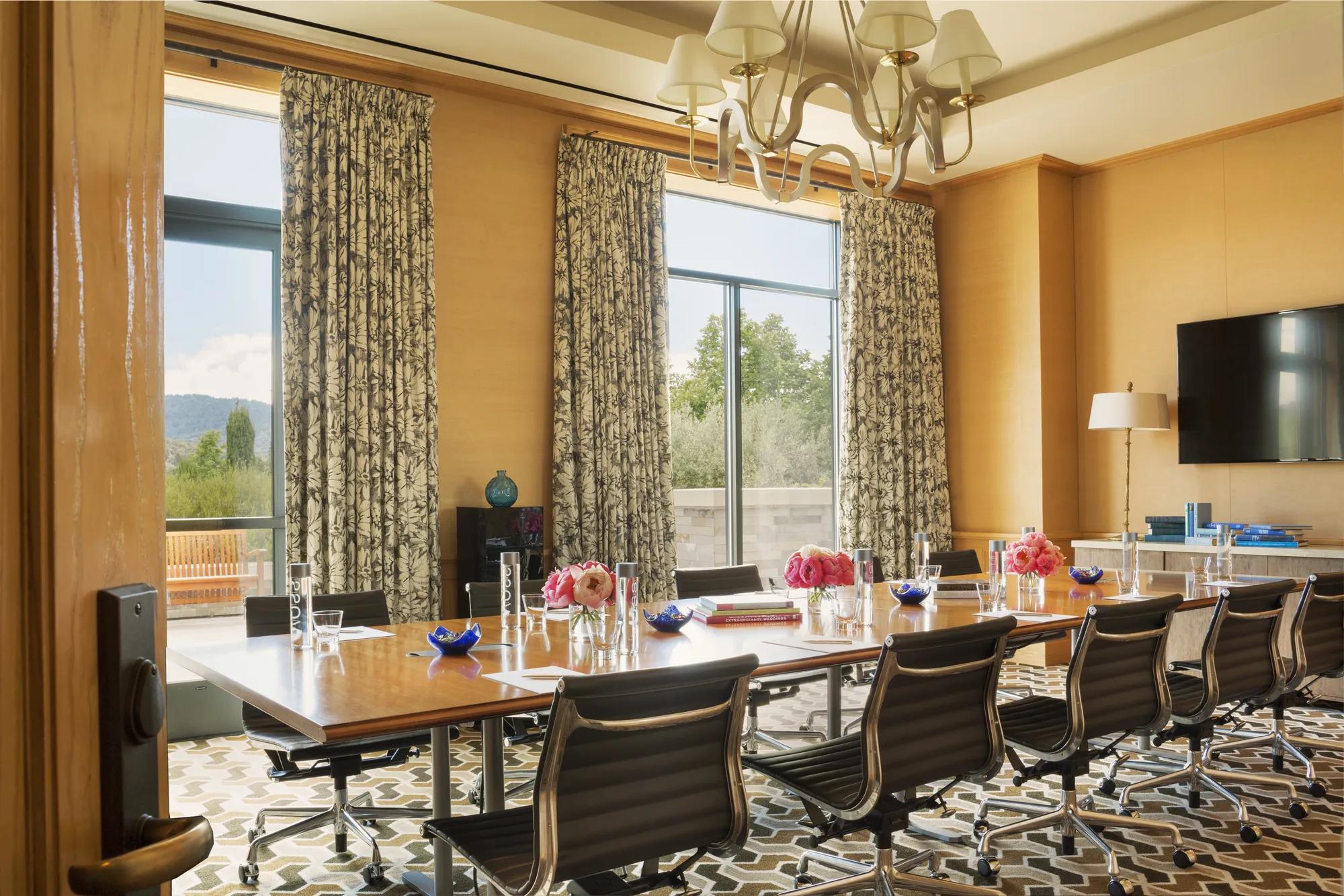 MEETINGSPACE VALLEY OAK BOARDROOM INDOORSPACE