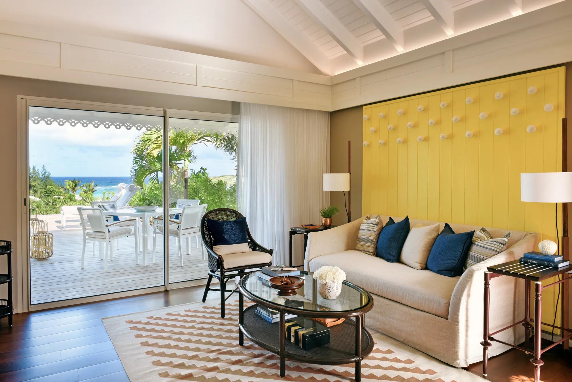 accommodations oceanviewsuite livingroom