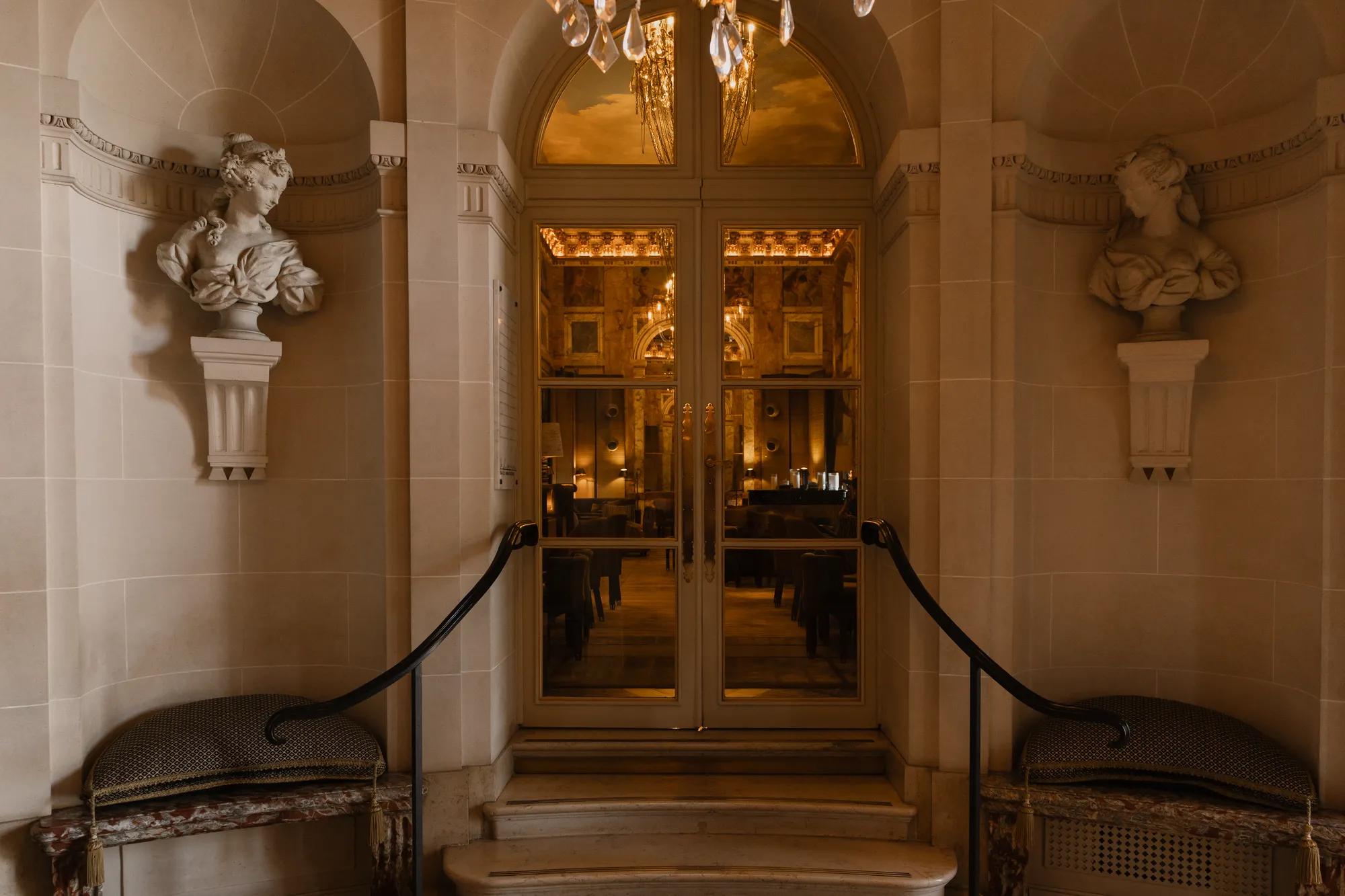 Bar Les Ambassadeurs entrance