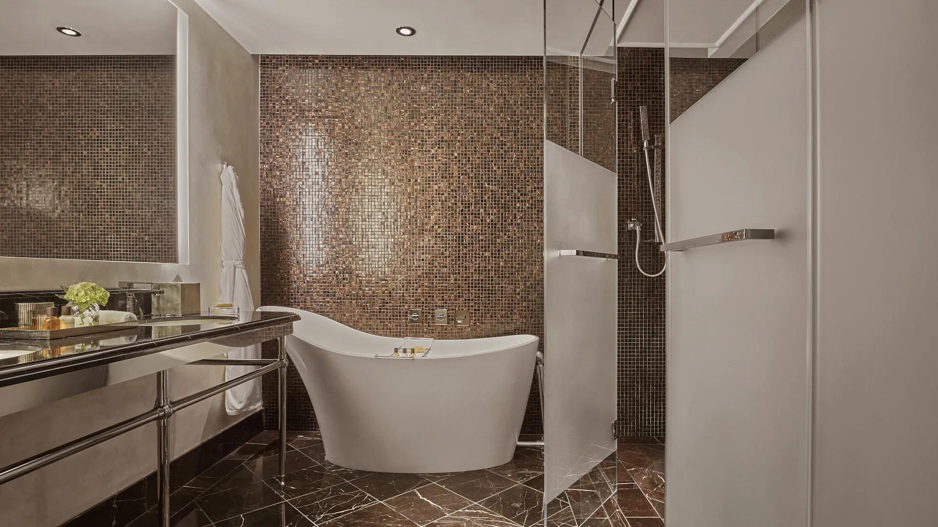 Facilities Room RoomType Deluxe King RM504 1