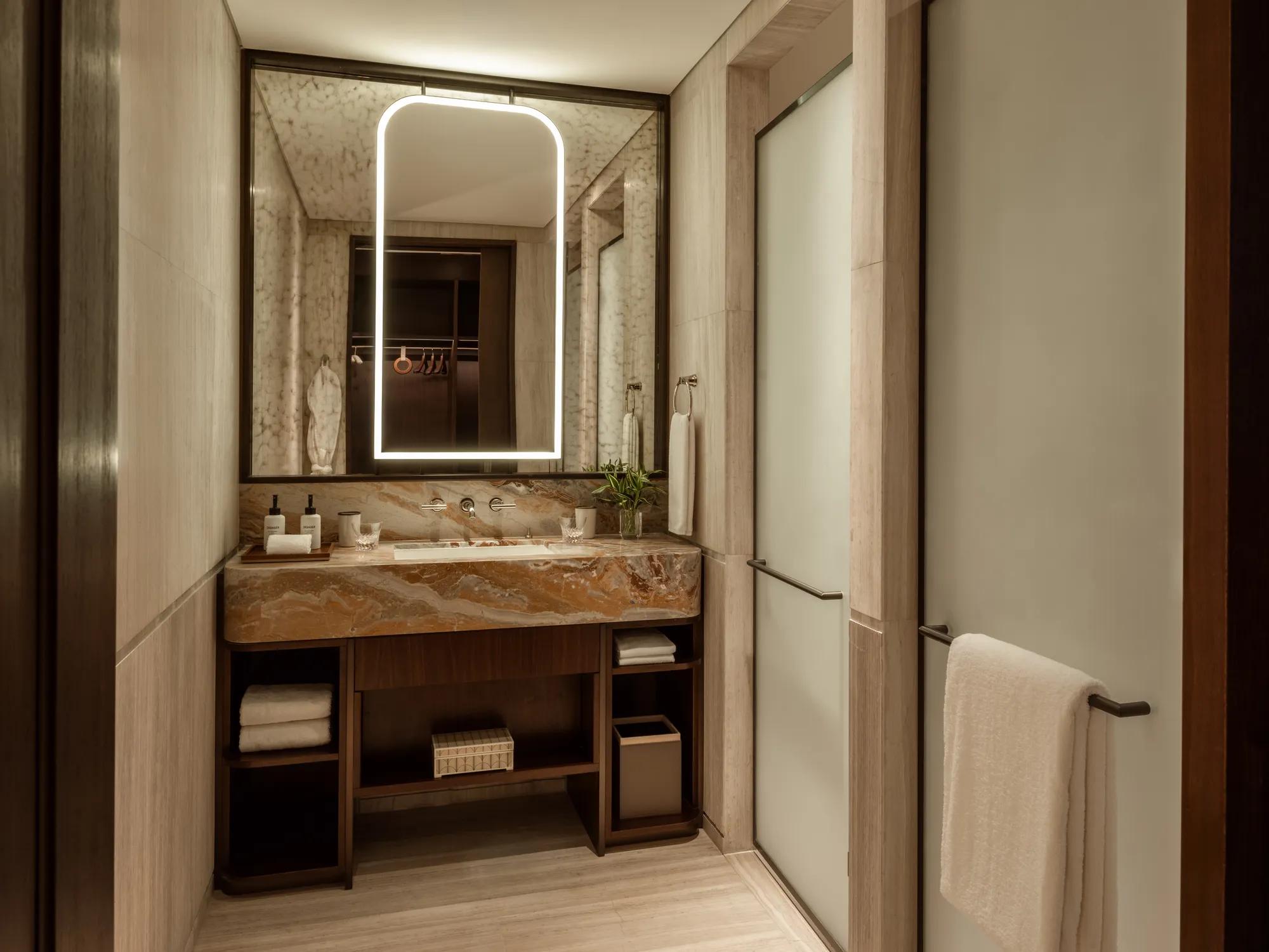 3Bedroom SecondBathroom 1576