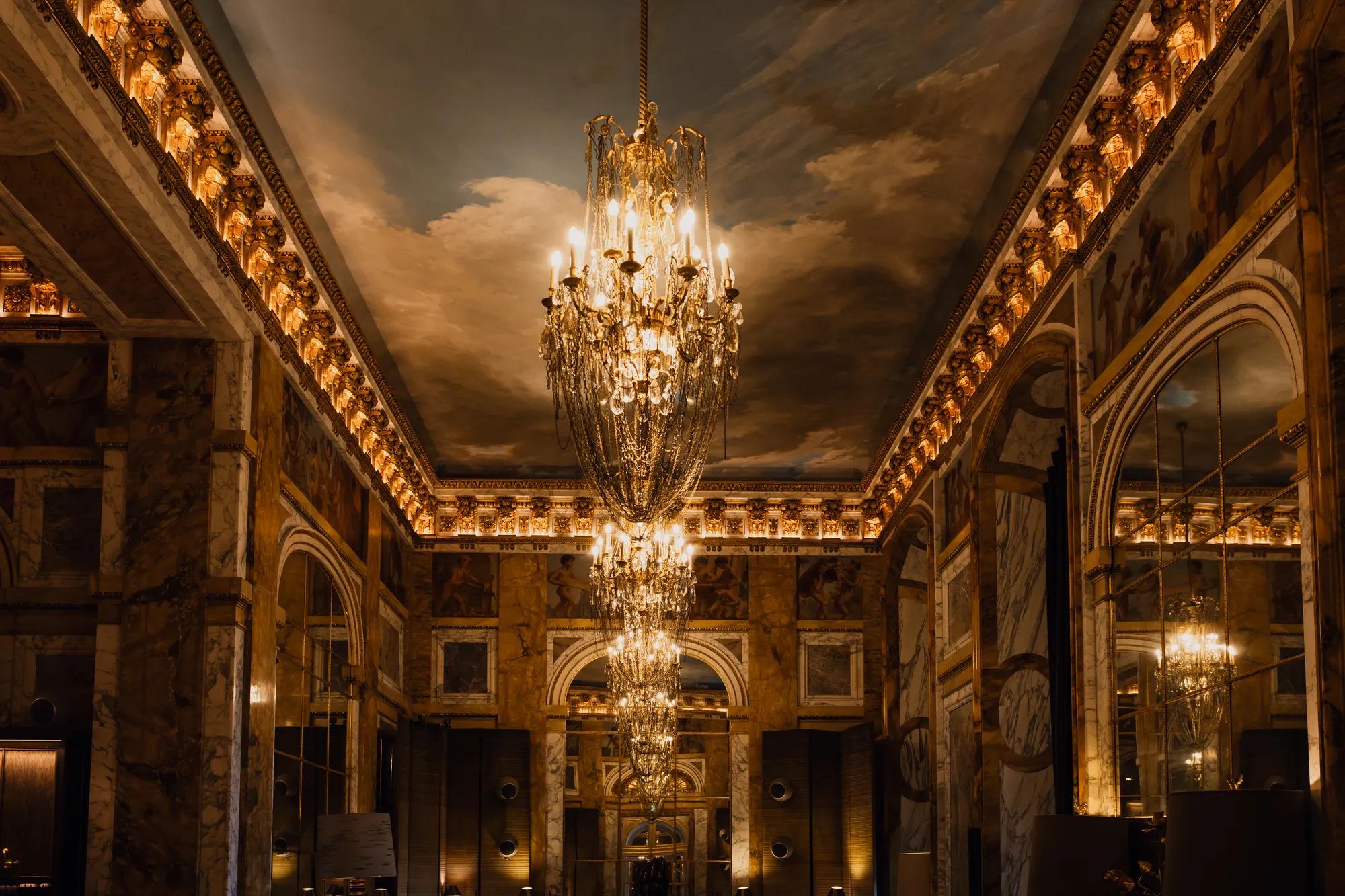 Atmosphère du bar Les Ambassadeurs