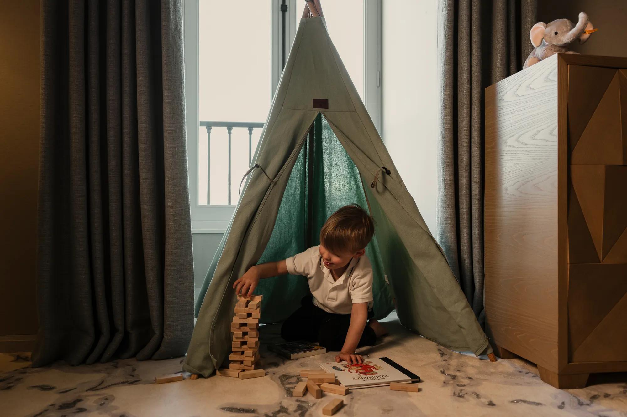 Le Petit Crillon rooms set-up