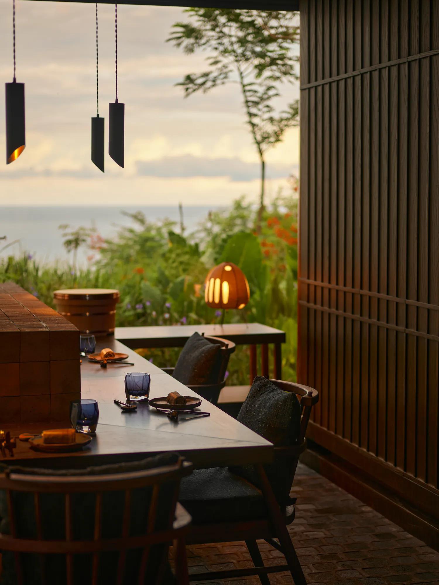 Restaurant Toppu Sushi Bar Seats