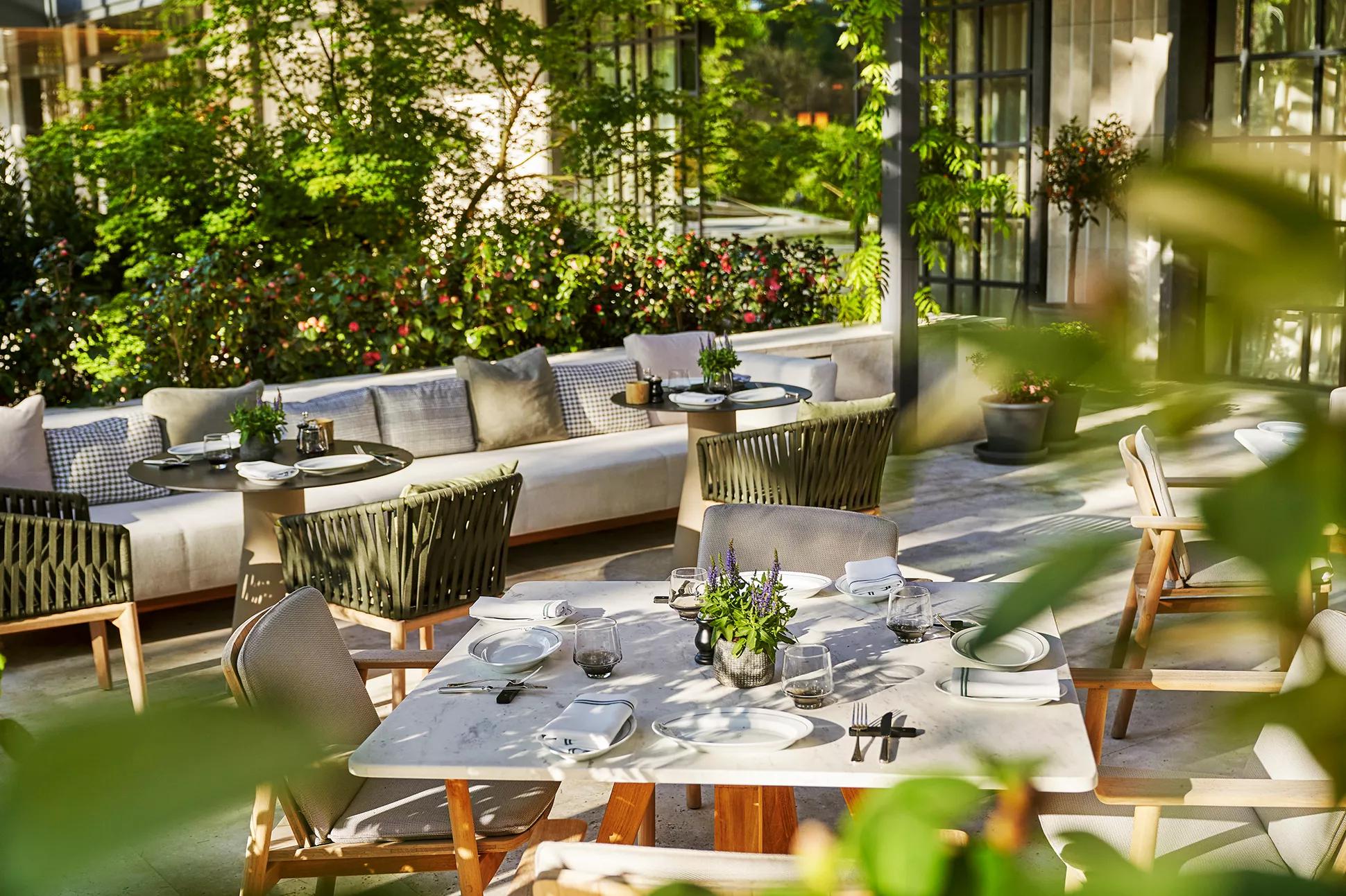 Las Brasas de Castellana - sunny day in Madrid