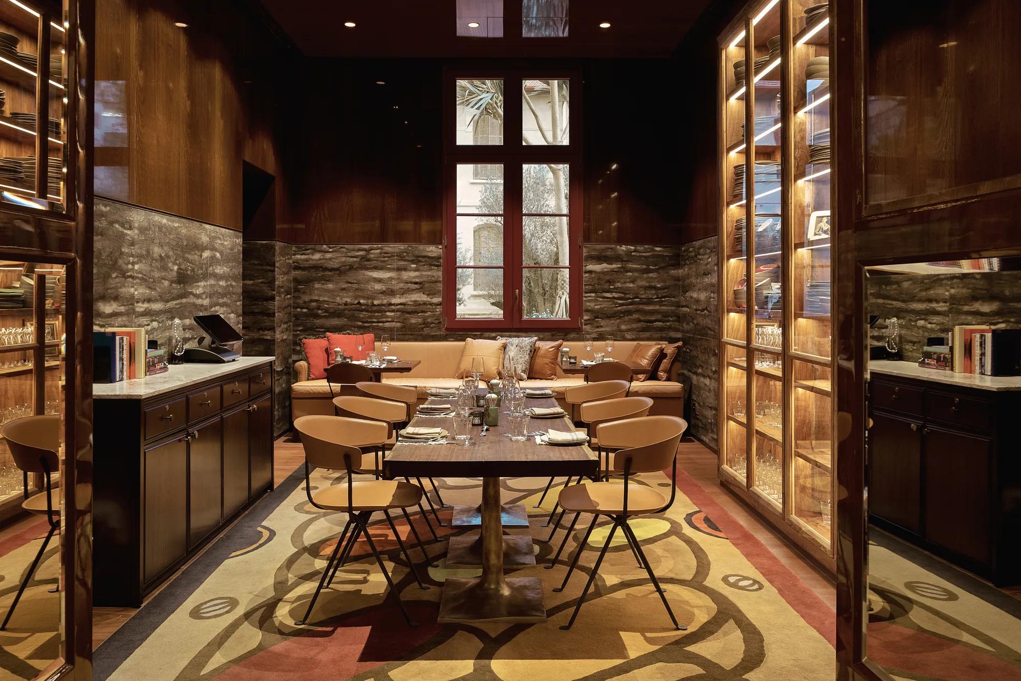 An image of the Leda & Catunda private dining table 